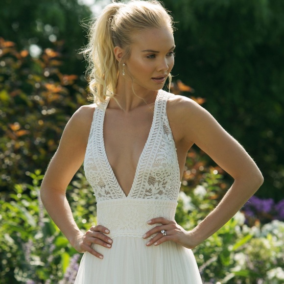 Sweetheart Wedding Gown - Picture 3 of 10